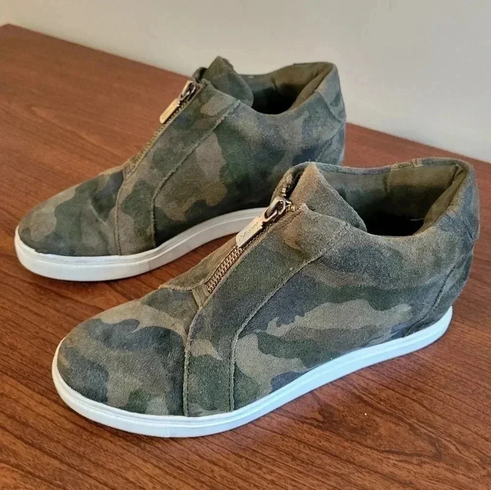 BLONDO Glenda Camo Green Waterproof Hidden Wedge Zip Sneakers(8)